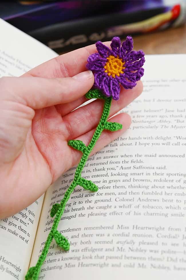 5 Crochet Flower Bookmark Patterns to Try